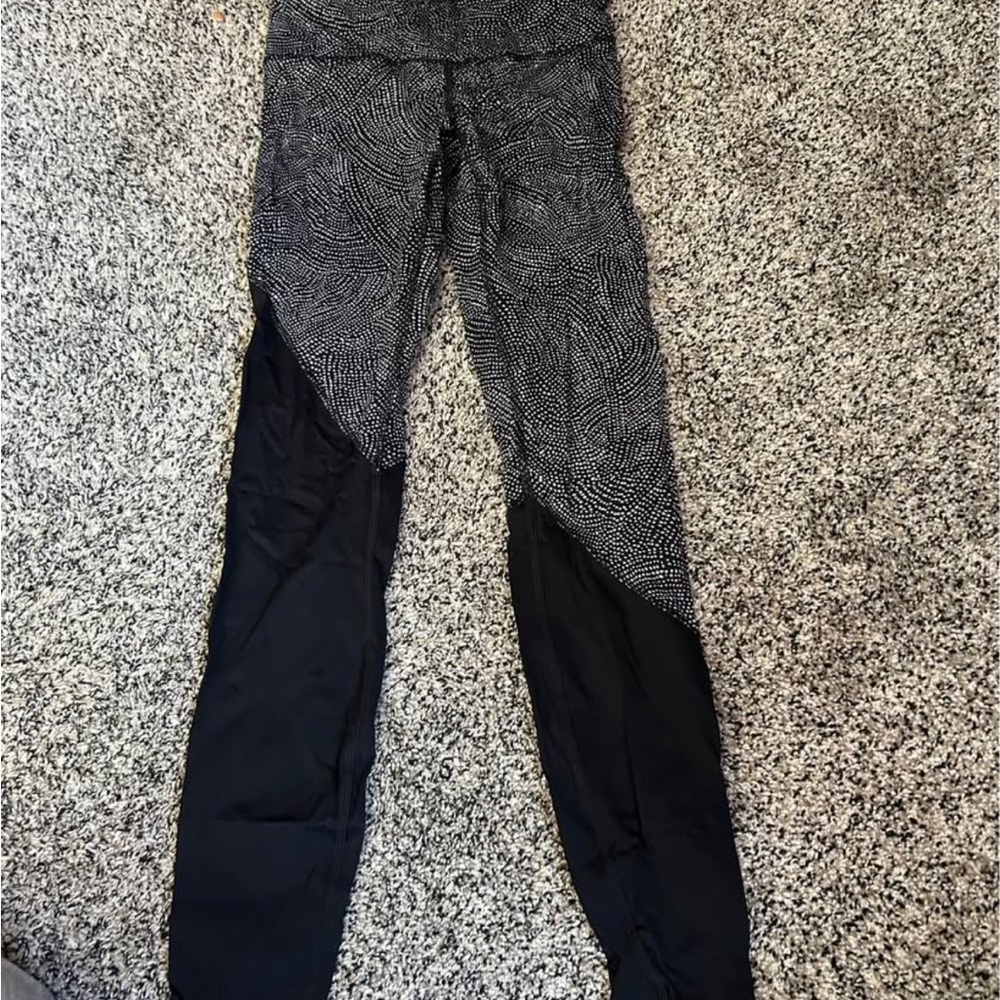 Lululemon Athletica **Seaweeze Exclusive** Black and White Patterned Leggings